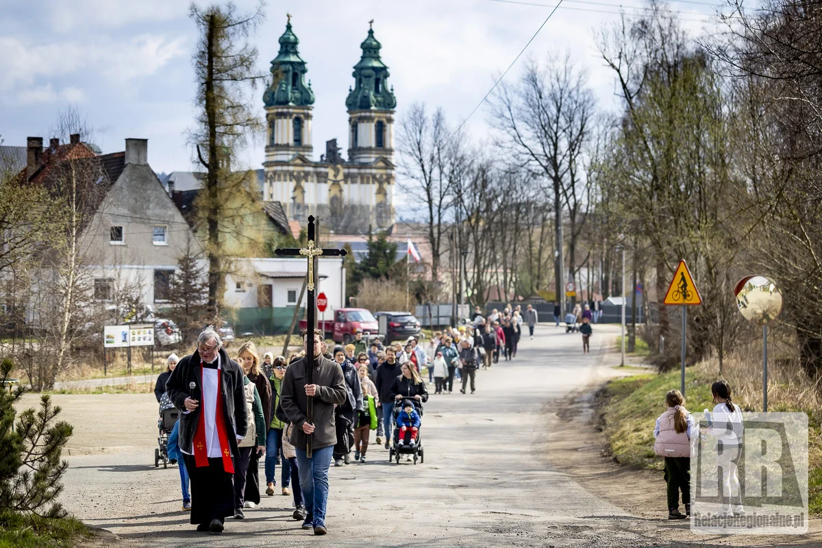 Droga Krzyżowa w Krzeszowie, WIelki PIątek